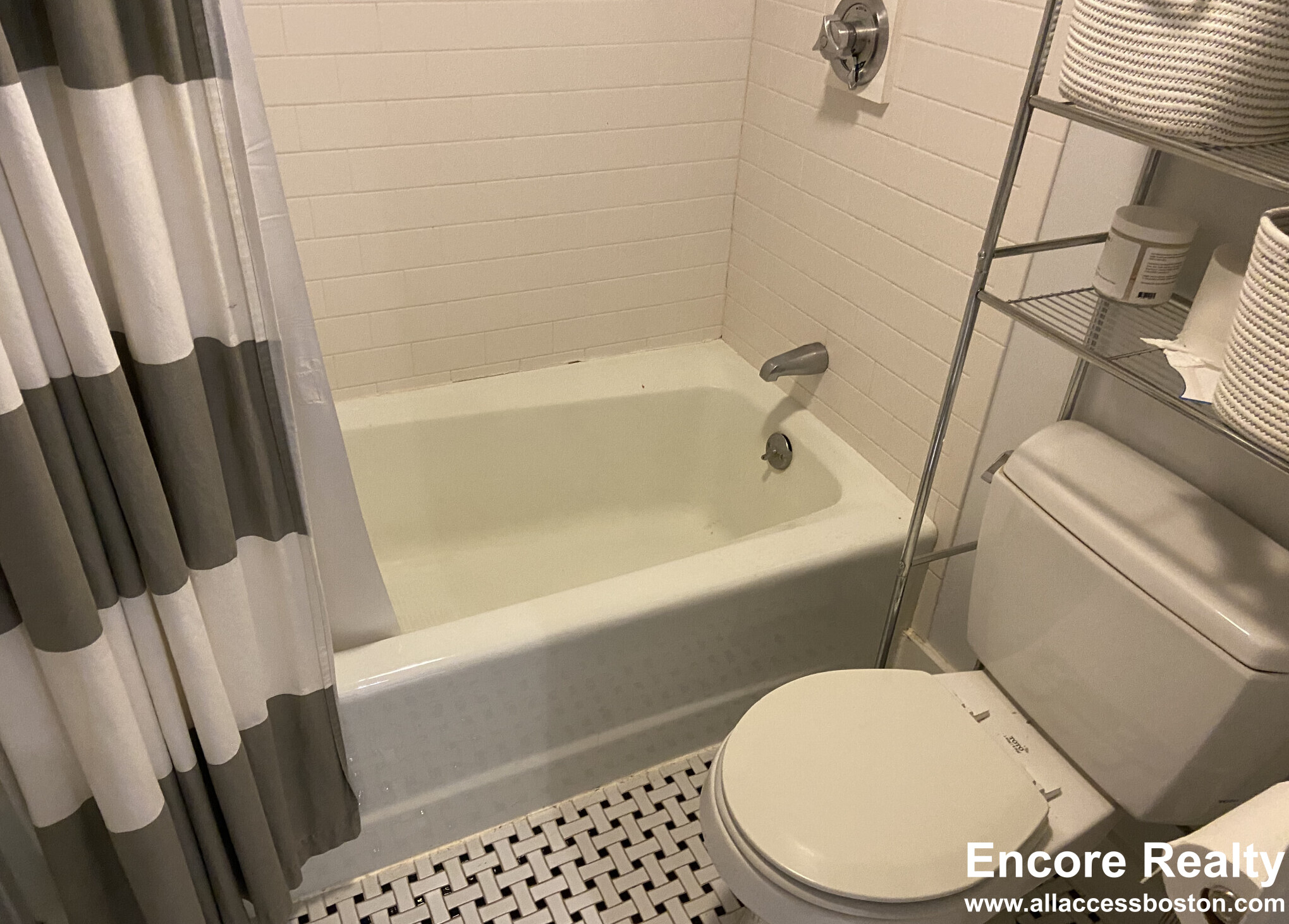 3 bed, 2 bath apartment for rent at 113 Beacon St Unit 6, Back Bay — photo 17 of 37