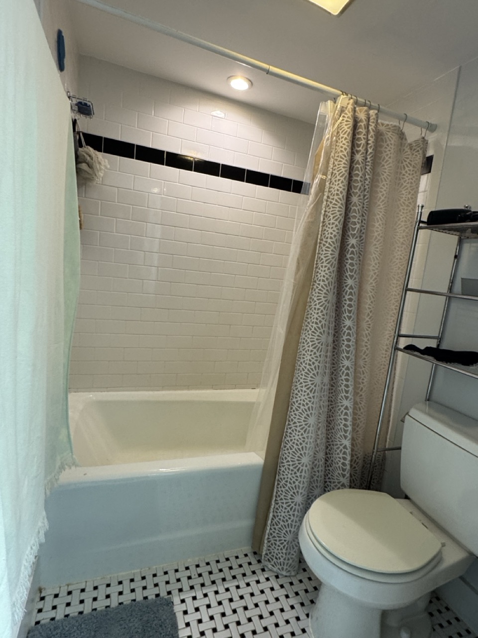 3 bed, 2 bath apartment for rent at 113 Beacon St Unit 6 Front, Back Bay — photo 4 of 28