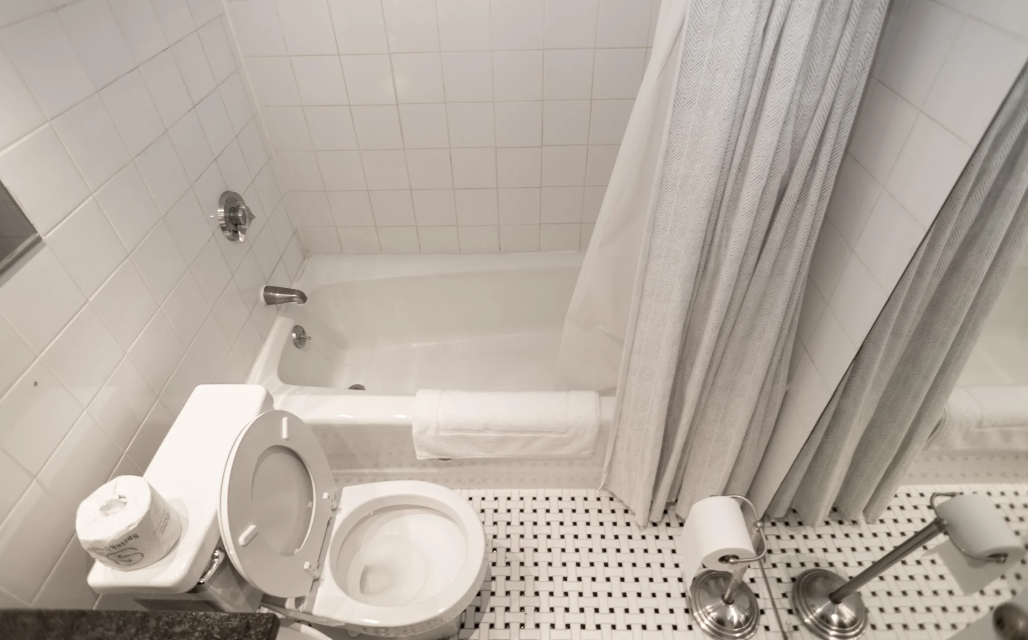 3 bed, 2 bath apartment for rent at 113 Beacon St Unit 6F, Back Bay — photo 13 of 14