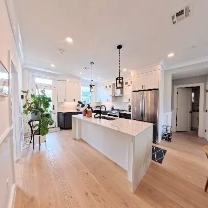 3 bed, 2 bath apartment for rent at 113 Beacon St Unit C, Union Square — photo 1 of 16