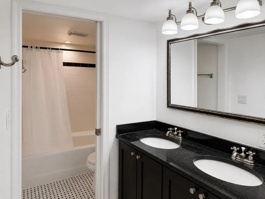 3 bed, 2 bath apartment for rent at 113 Beacon St Unit F-6, Back Bay — photo 6 of 17