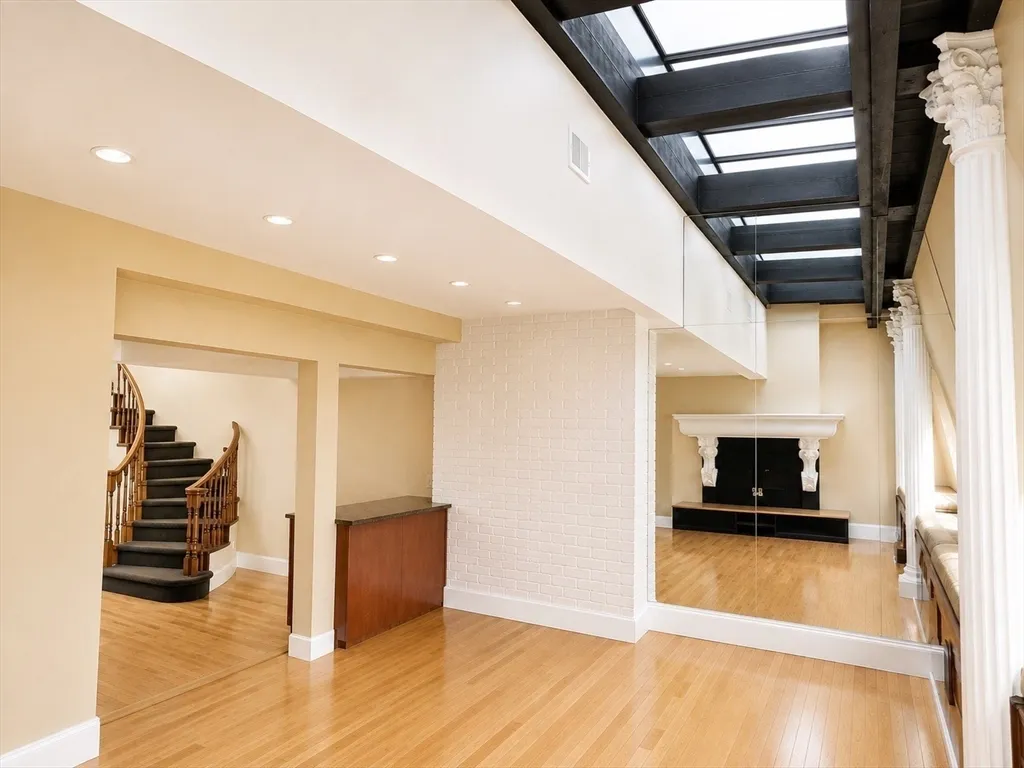 3 bed, 2 bath apartment for rent at 113 Beacon St Unit F-6, Back Bay — photo 2 of 17