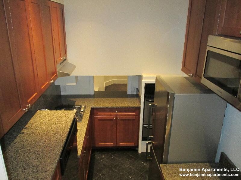 1.5 bed, 2 bath apartment for rent at 113 Beacon St Unit Ground, Back Bay — photo 4 of 23