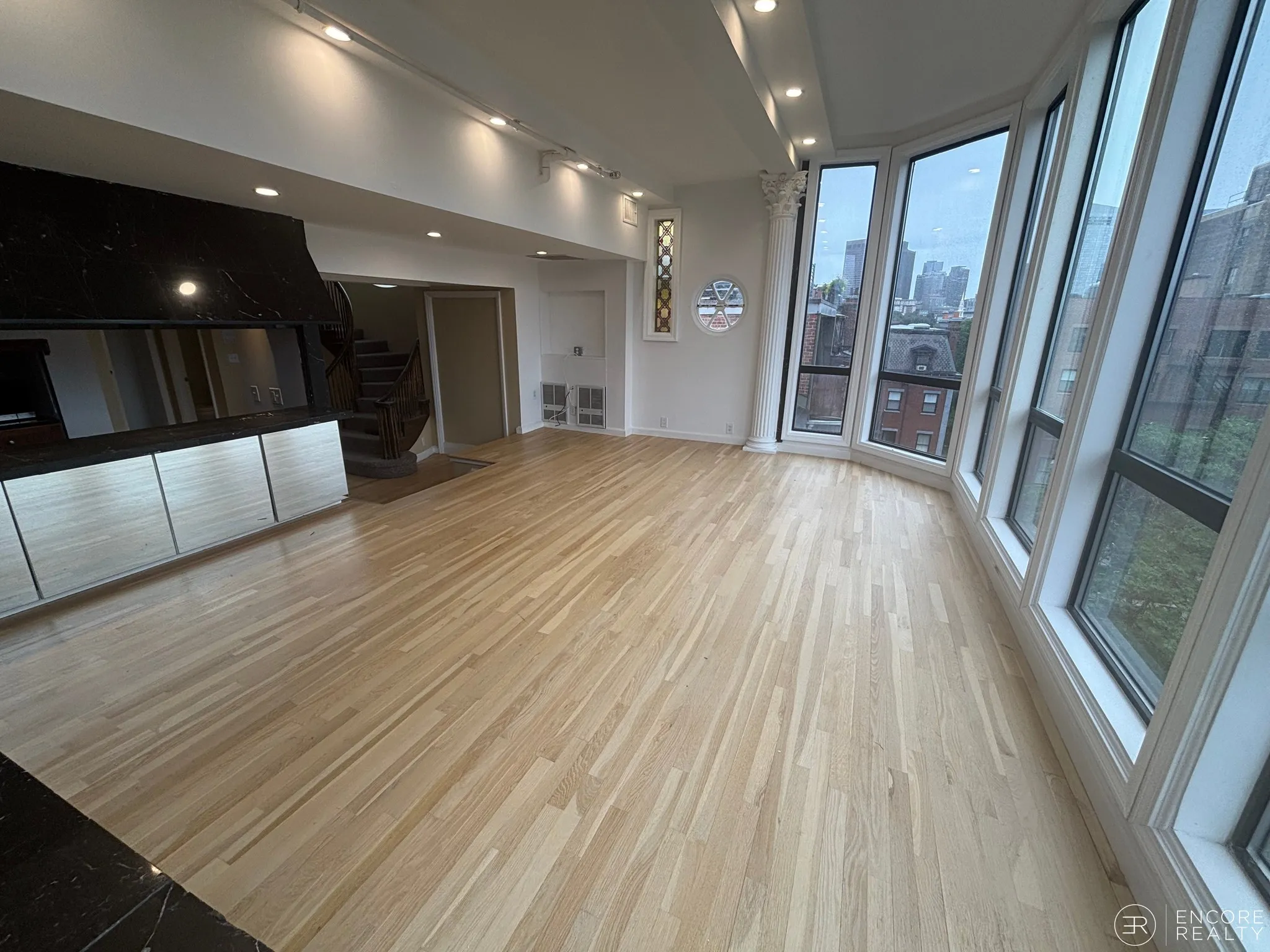 2.5 bed, 3 bath apartment for rent at 113 Beacon St Unit PH, Back Bay — photo 5 of 13