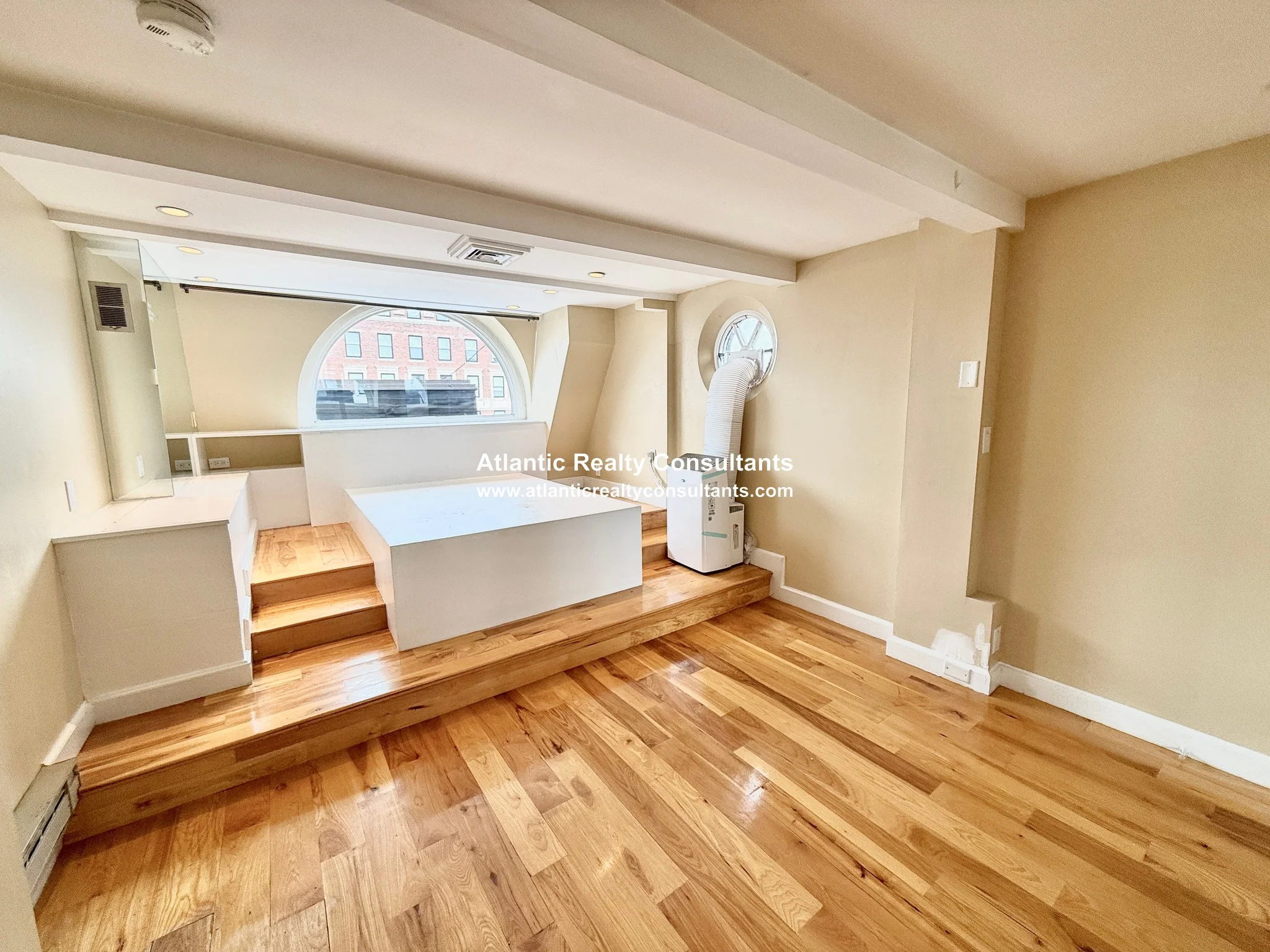 3 bed, 2 bath apartment for rent at 113 Beacon St Unit PH6, Back Bay — photo 12 of 17
