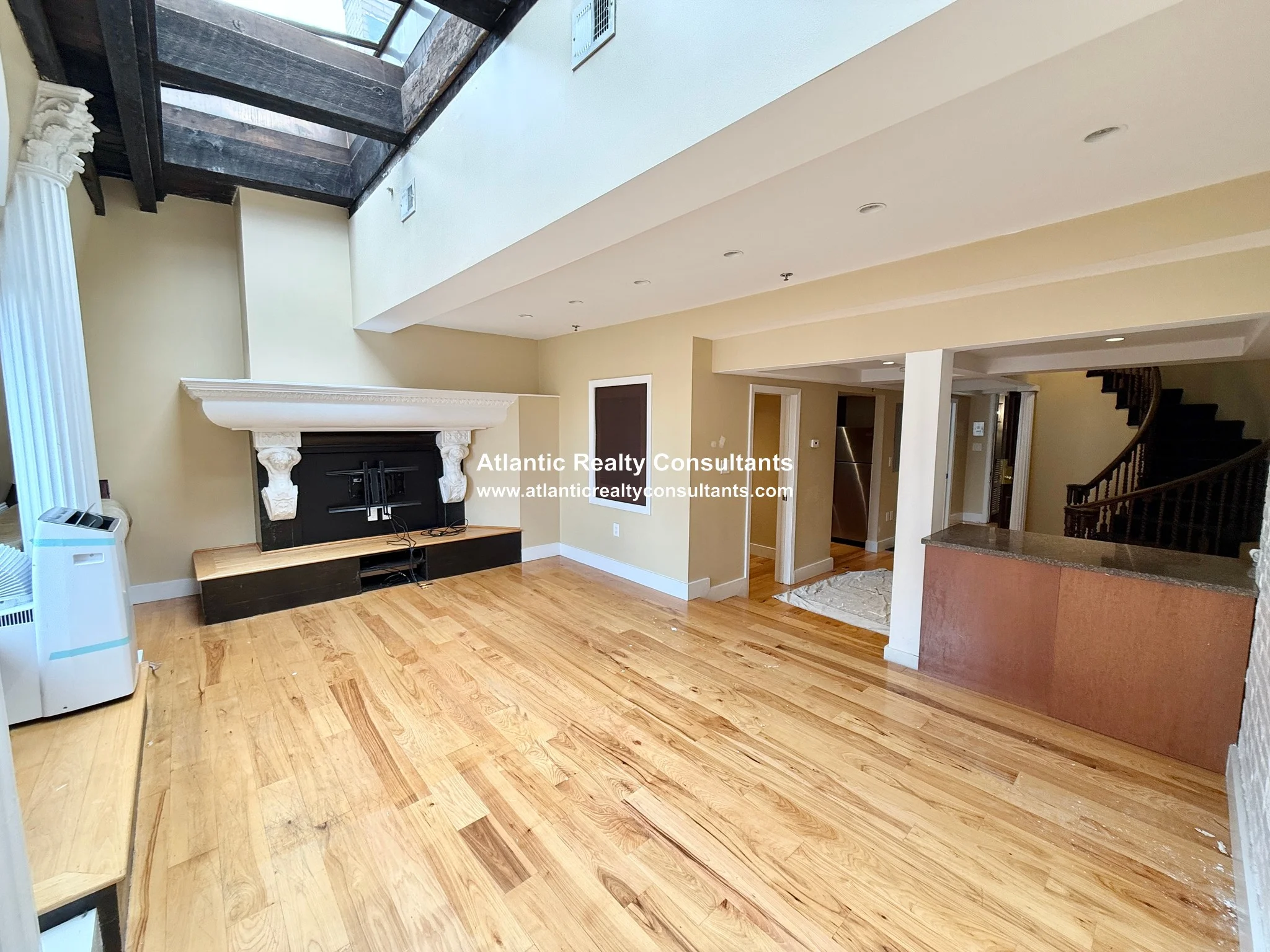 3 bed, 2 bath apartment for rent at 113 Beacon St Unit PH6, Back Bay