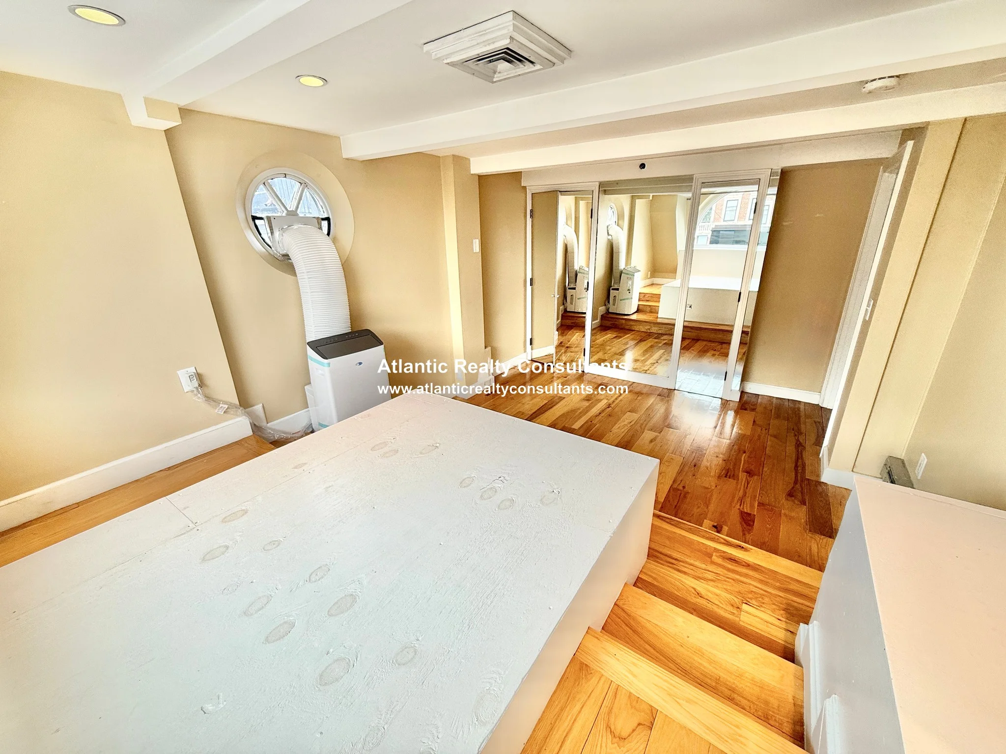 3 bed, 2 bath apartment for rent at 113 Beacon St Unit PH6, Back Bay — photo 13 of 17