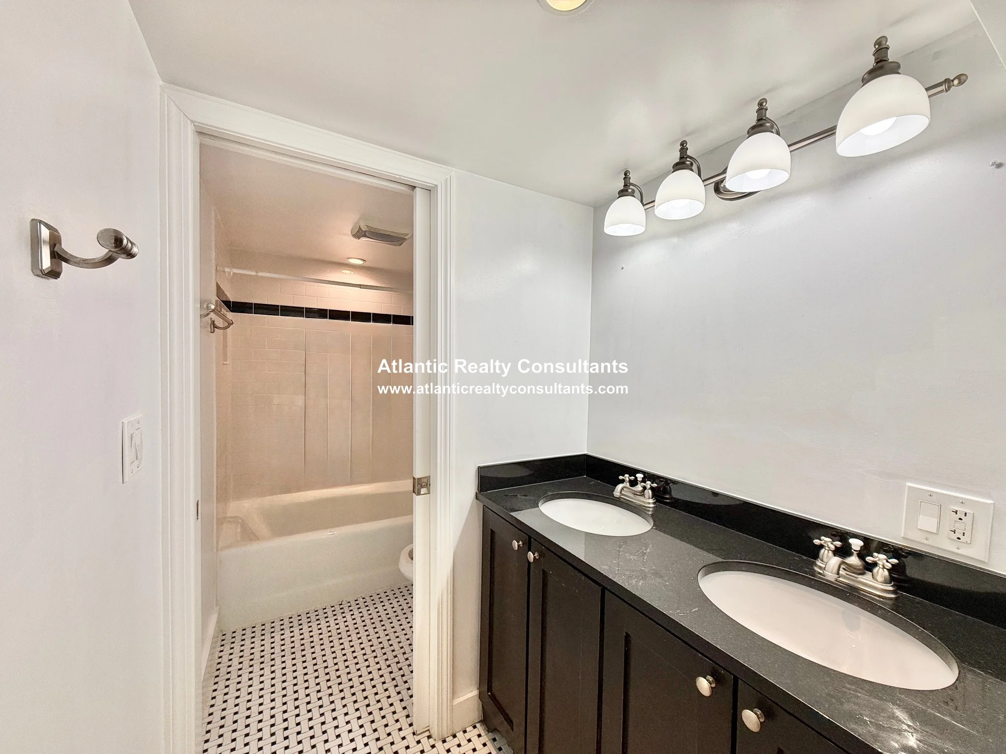 3 bed, 2 bath apartment for rent at 113 Beacon St Unit PH6, Back Bay — photo 11 of 17