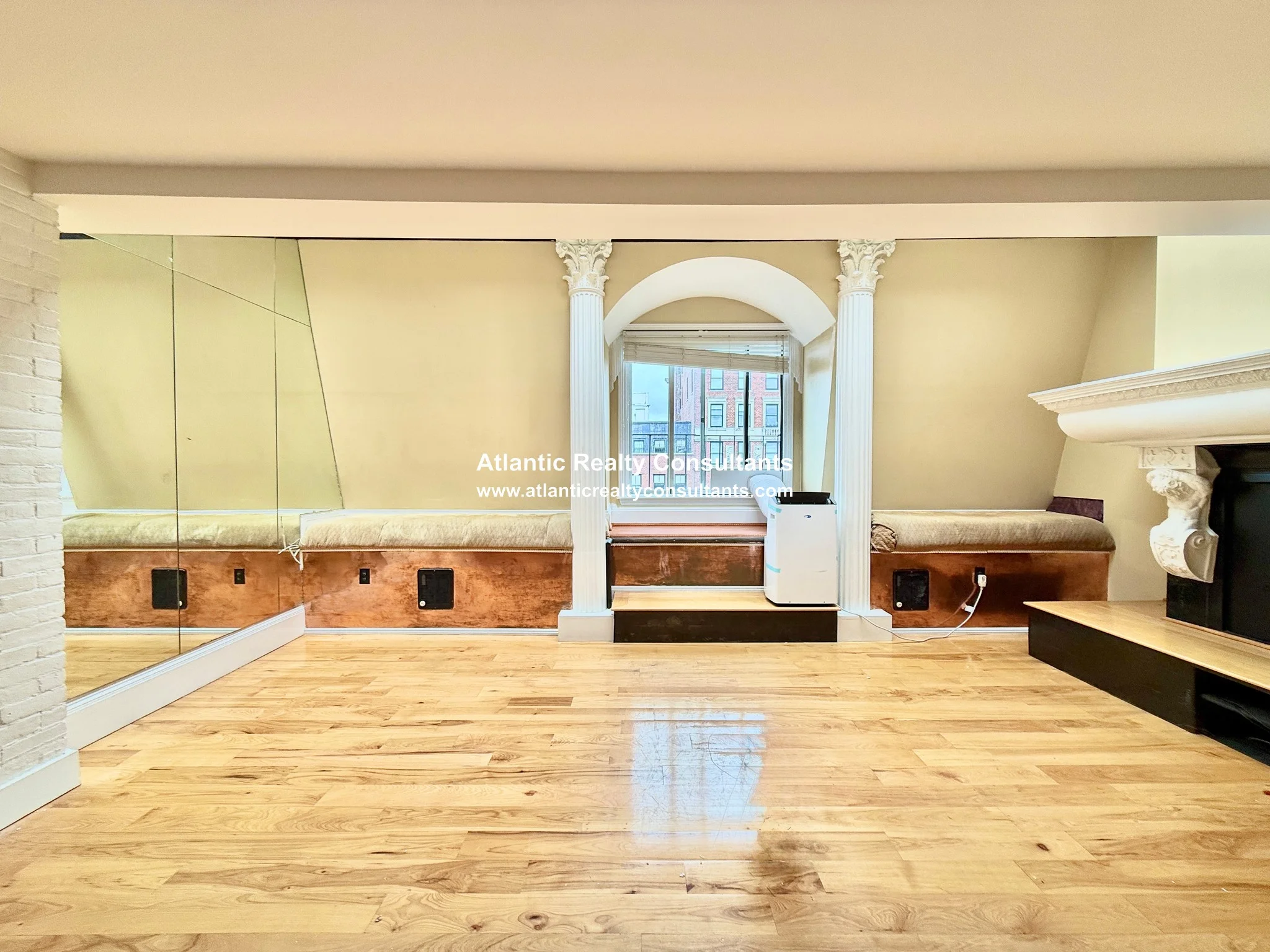 3 bed, 2 bath apartment for rent at 113 Beacon St Unit PH6, Back Bay — photo 2 of 17