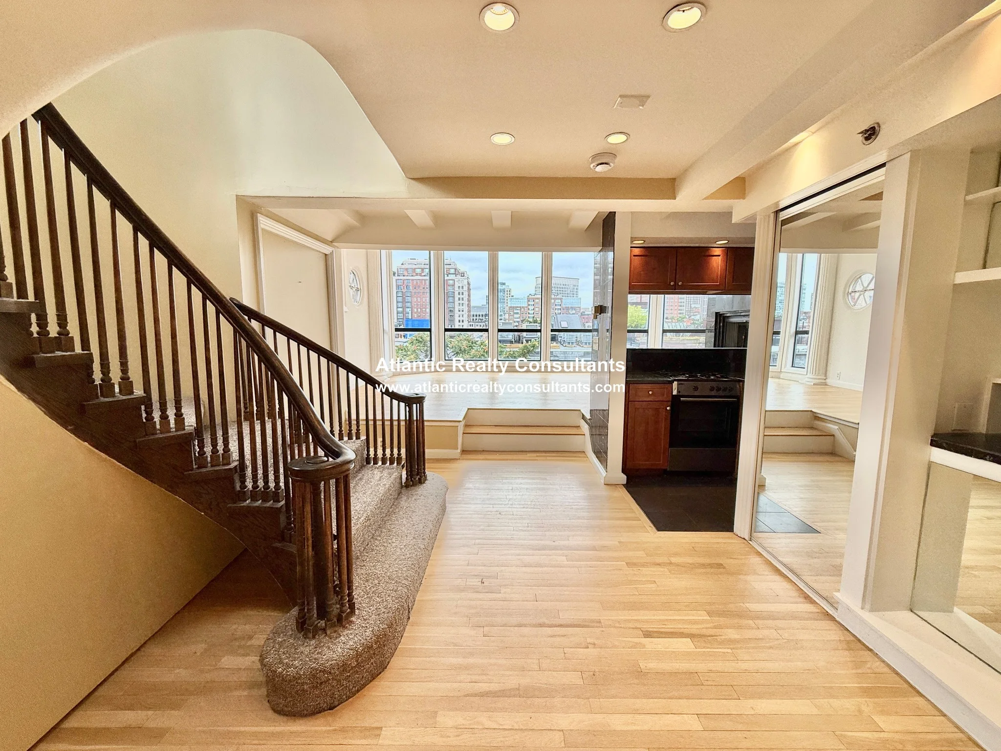 3 bed, 2.5 bath apartment for rent at 113 Beacon St Unit PHR, Back Bay — photo 5 of 18