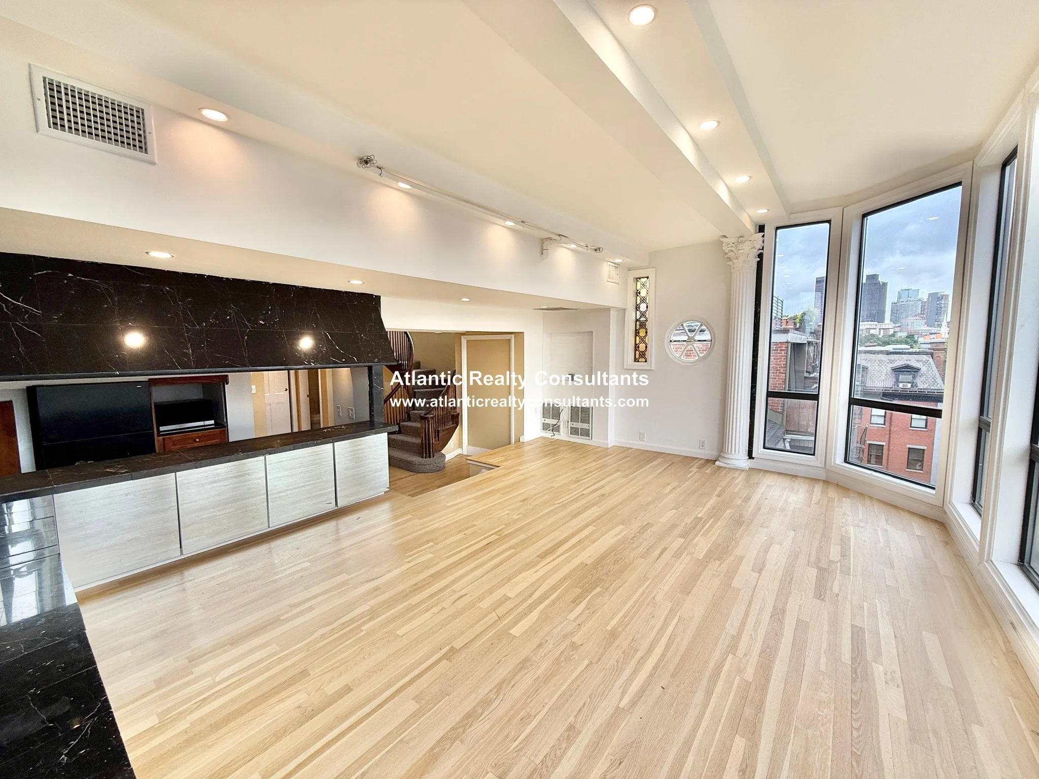 3 bed, 2.5 bath apartment for rent at 113 Beacon St Unit PHR, Back Bay — photo 3 of 18