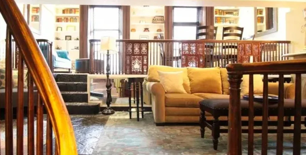 2 bed, 2 bath apartment for rent at 113 Beacon Unit 2, Back Bay — photo 2 of 2
