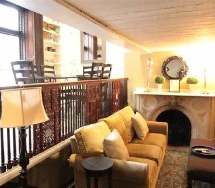 2 bed, 2 bath apartment for rent at 113 Beacon Unit 2, Back Bay — photo 1 of 2