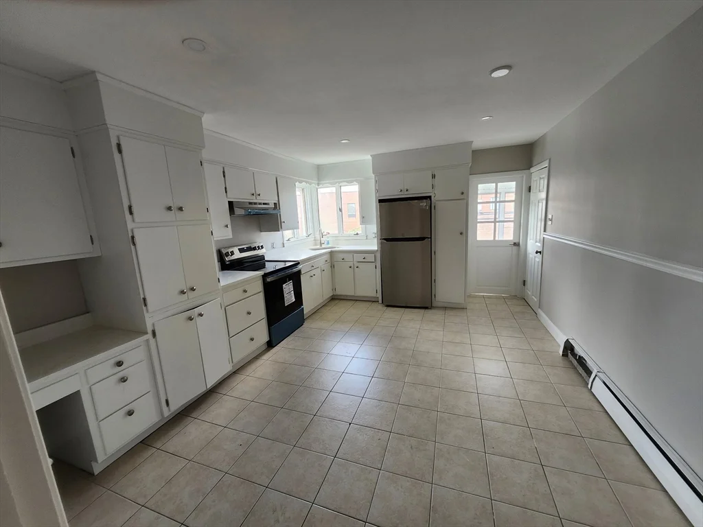 3 bed, 1 bath apartment for rent at 113 Clarence St Unit 3, Everett — photo 6 of 9