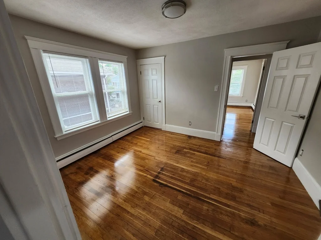 3 bed, 1 bath apartment for rent at 113 Clarence St Unit 3, Everett — photo 3 of 9