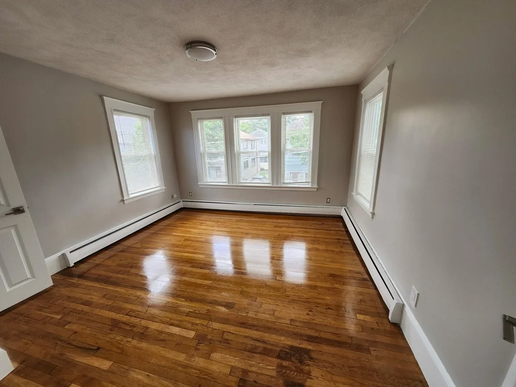 3 bed, 1 bath apartment for rent at 113 Clarence St Unit 3, Everett — photo 5 of 9