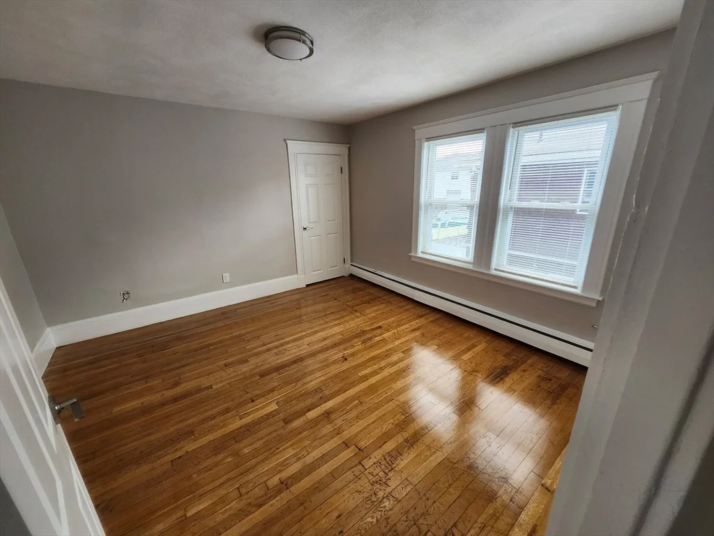 3 bed, 1 bath apartment for rent at 113 Clarence St Unit 3, Everett — photo 4 of 9