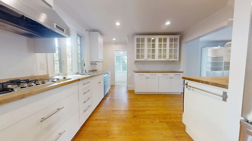 4 bed, 2 bath apartment for rent at 113 Cushing Ave Unit 113, Belmont — photo 8 of 23