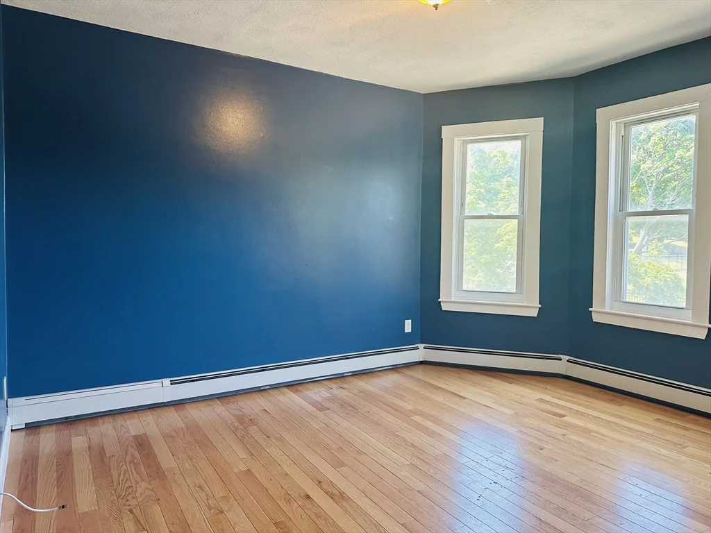 4 bed, 2 bath apartment for rent at 113 Dale St Unit 2, Roxbury — photo 5 of 12