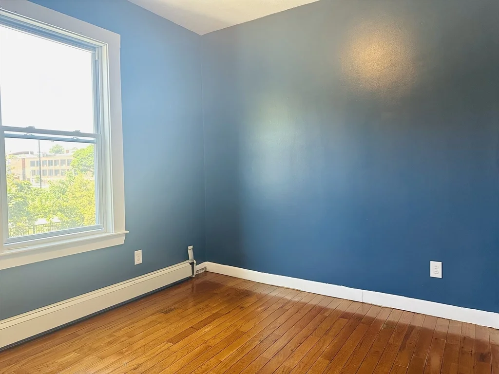 4 bed, 2 bath apartment for rent at 113 Dale St Unit 2, Roxbury — photo 6 of 12
