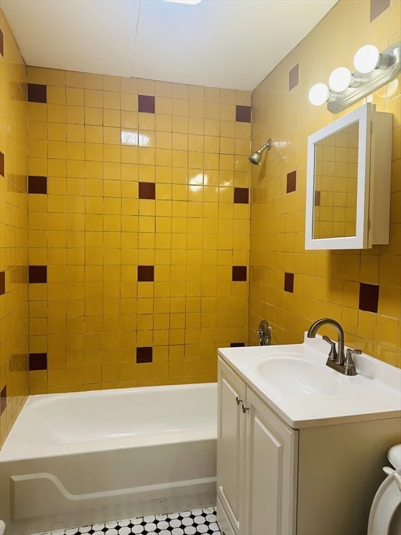 4 bed, 2 bath apartment for rent at 113 Dale St Unit 2, Roxbury — photo 10 of 12