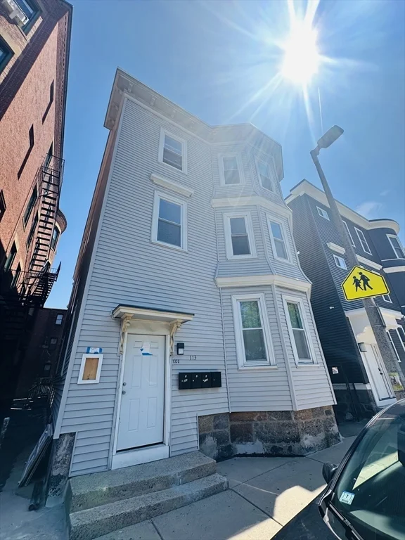4 bed, 2 bath apartment for rent at 113 Dale St Unit 2, Roxbury — photo 2 of 12