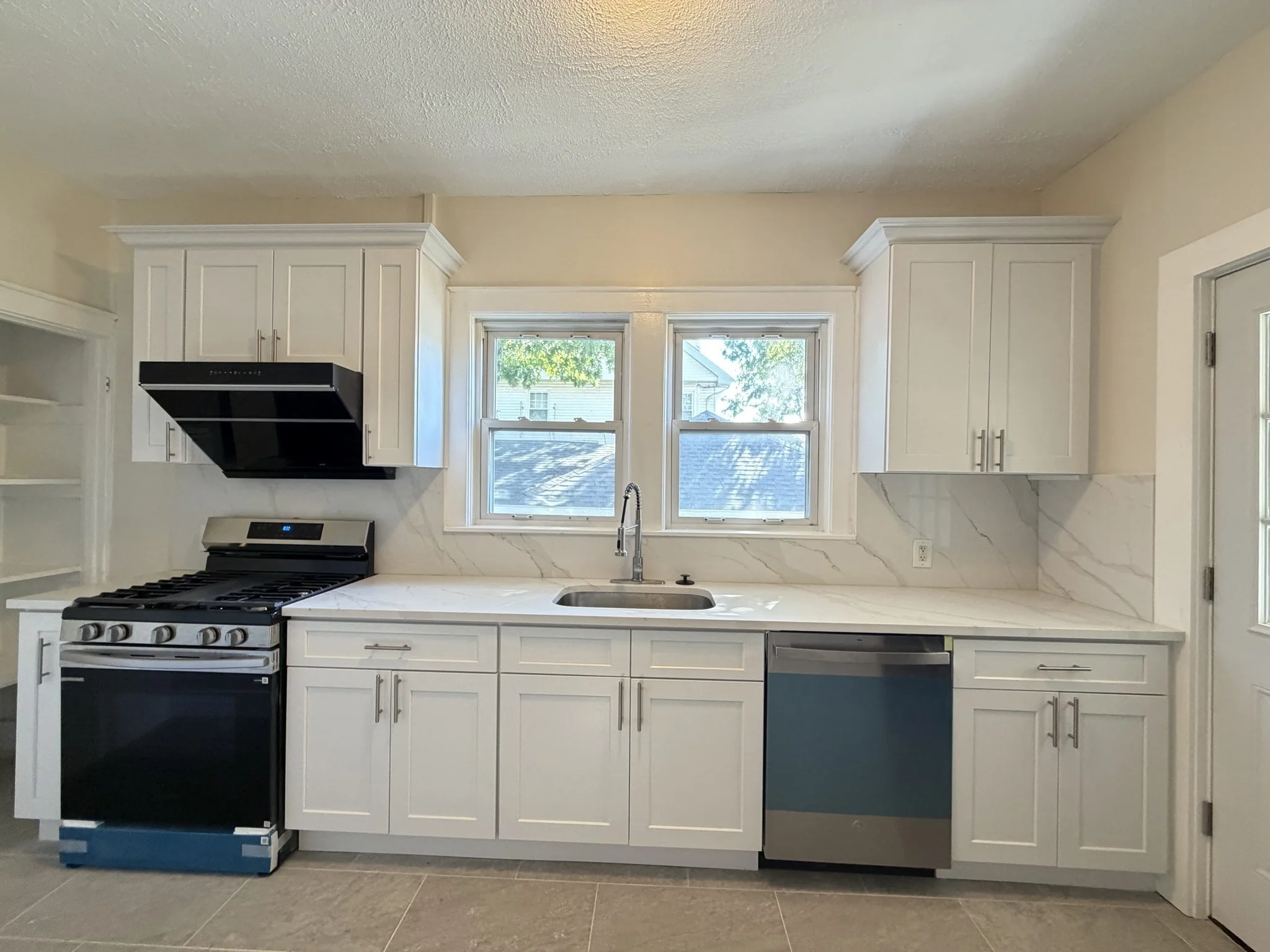 2 bed, 1 bath apartment for rent at 113 Elm Ave Unit 1, Quincy — photo 5 of 11