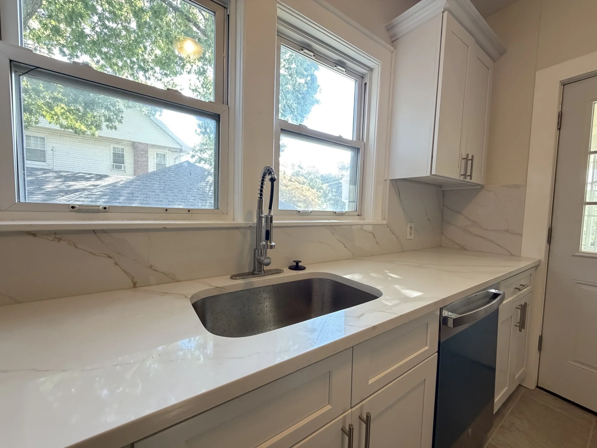 2 bed, 1 bath apartment for rent at 113 Elm Ave Unit 1, Quincy — photo 3 of 11