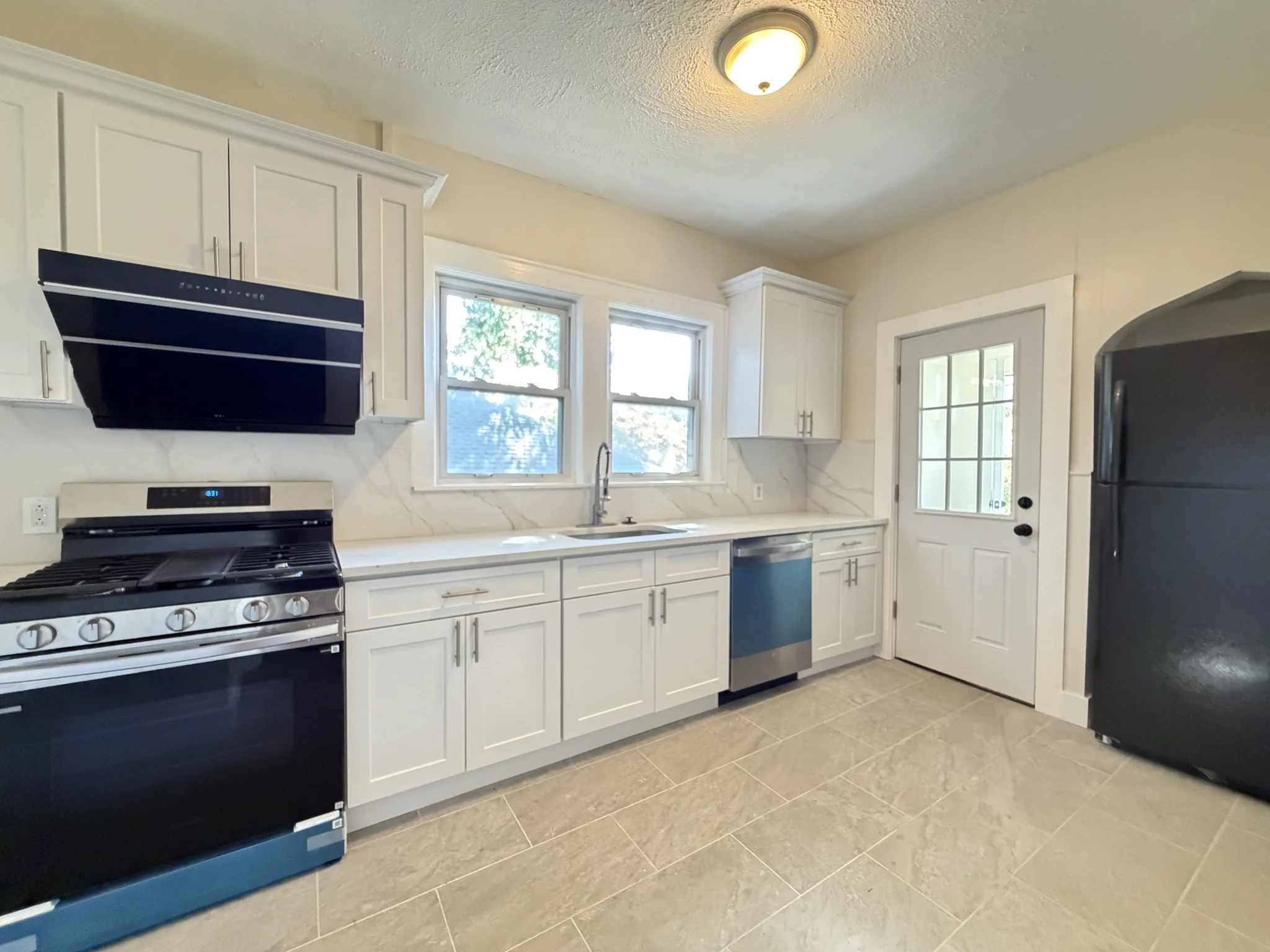 2 bed, 1 bath apartment for rent at 113 Elm Ave Unit 1, Quincy — photo 2 of 11