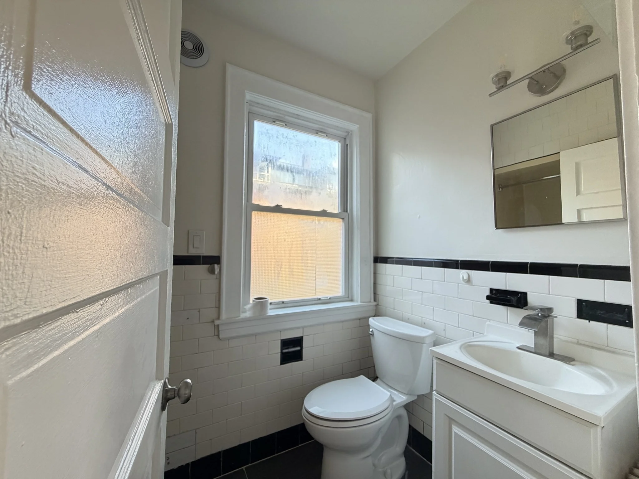 2 bed, 1 bath apartment for rent at 113 Elm Ave Unit 1, Quincy — photo 6 of 11