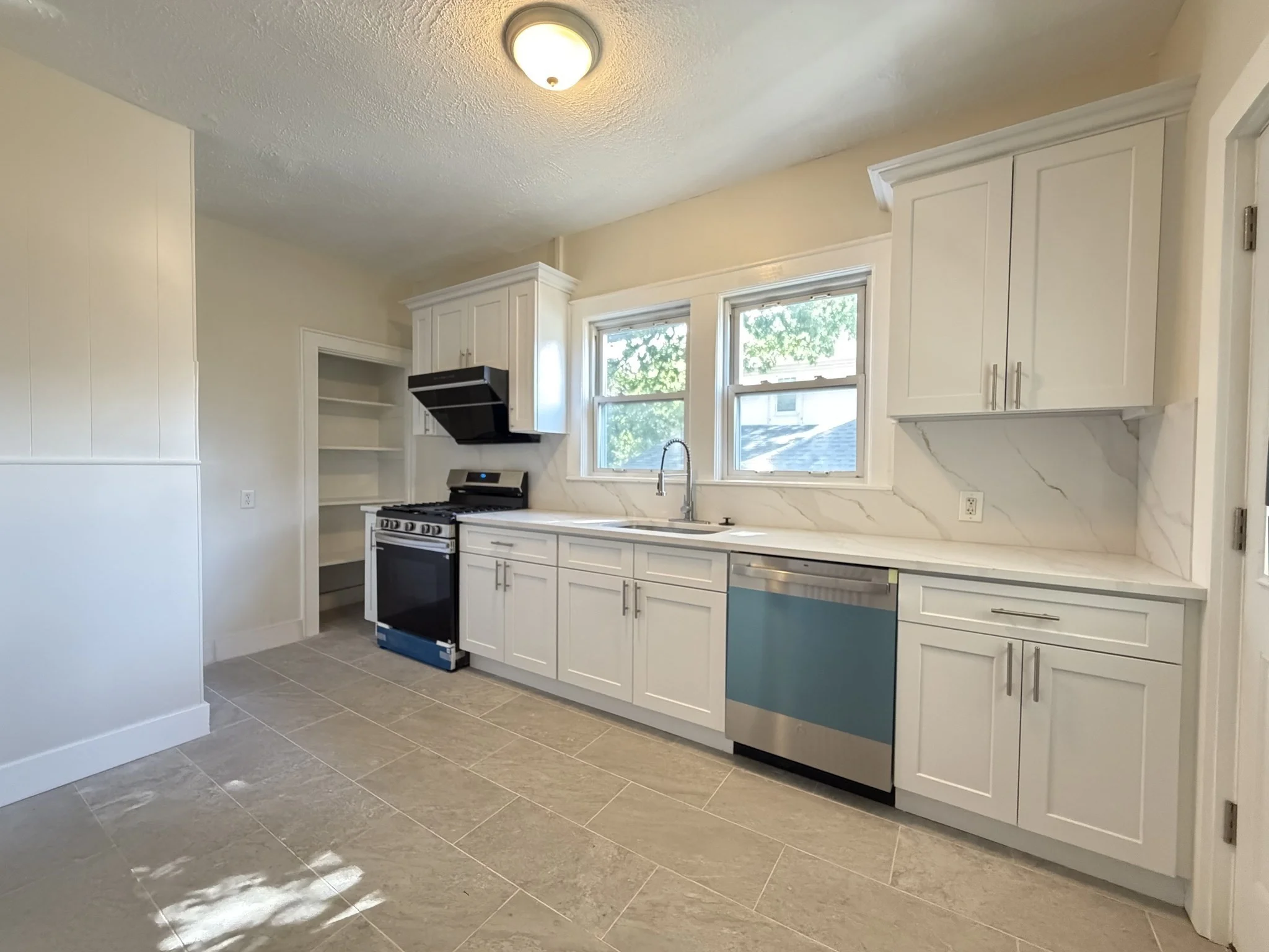 2 bed, 1 bath apartment for rent at 113 Elm Ave Unit 1, Quincy — photo 4 of 11