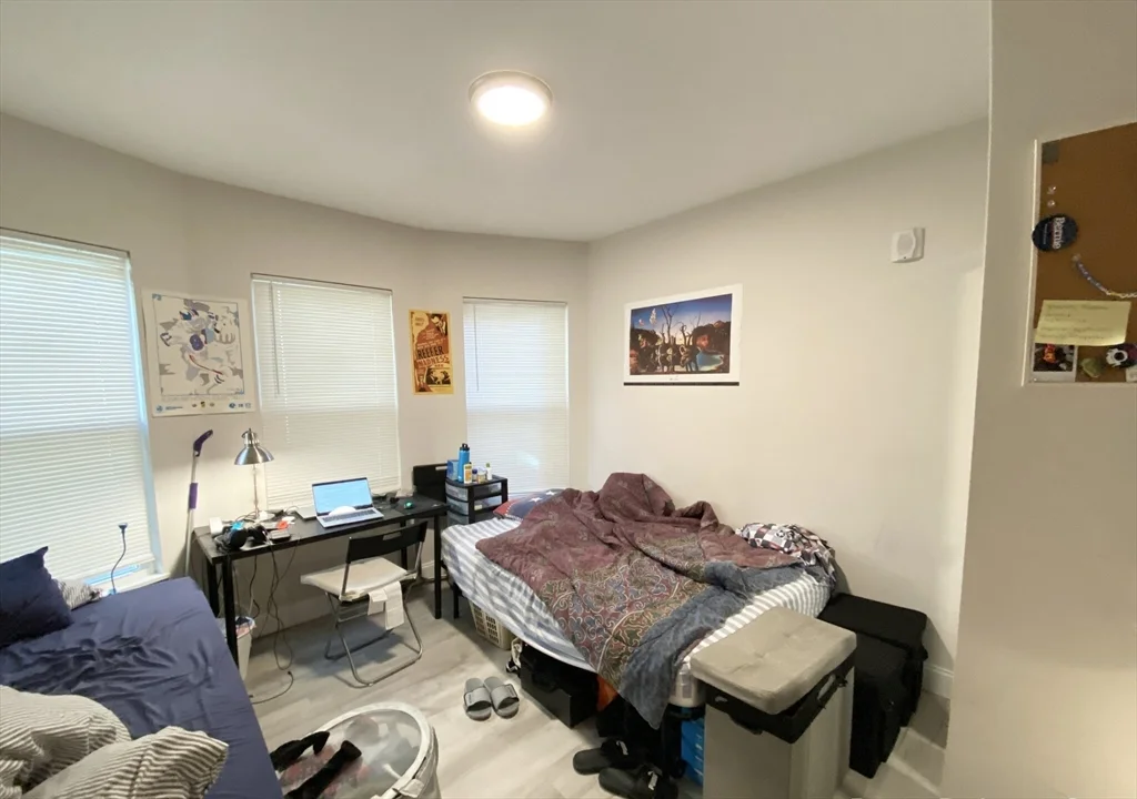 5 bed, 3 bath apartment for rent at 113 Hillside St Unit 1, Mission Hill — photo 5 of 8
