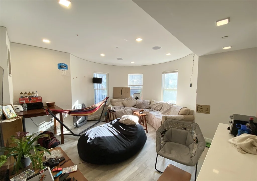 5 bed, 3 bath apartment for rent at 113 Hillside St Unit 1, Mission Hill — photo 3 of 8