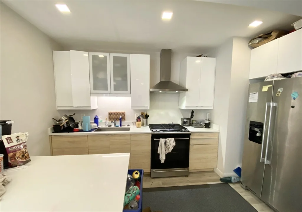 5 bed, 3 bath apartment for rent at 113 Hillside St Unit 1, Mission Hill — photo 1 of 8