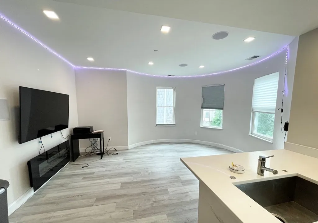 5 bed, 3 bath apartment for rent at 113 Hillside St Unit 3, Mission Hill — photo 3 of 6