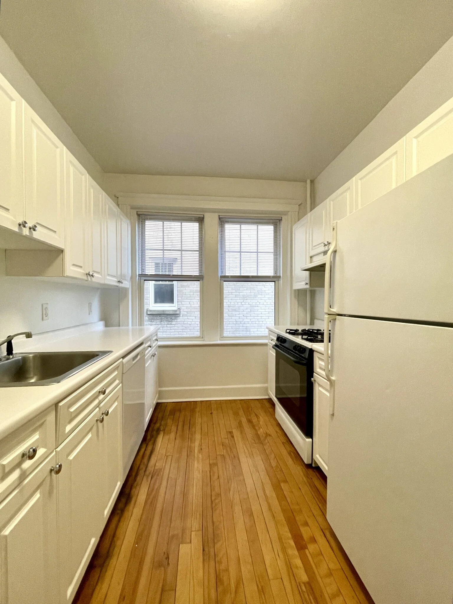 2 bed, 1 bath apartment for rent at 113 Kilsyth Rd Unit 3, Brighton — photo 2 of 20