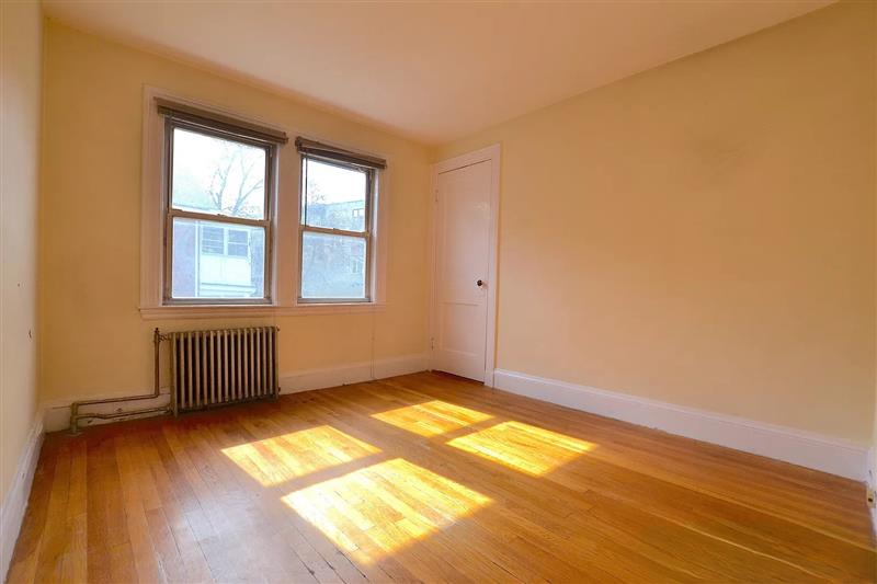 4 bed, 1 bath apartment for rent at 113 Lanark Rd Unit 1, Brighton — photo 9 of 10