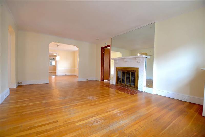 4 bed, 1 bath apartment for rent at 113 Lanark Rd Unit 1, Brighton — photo 4 of 10