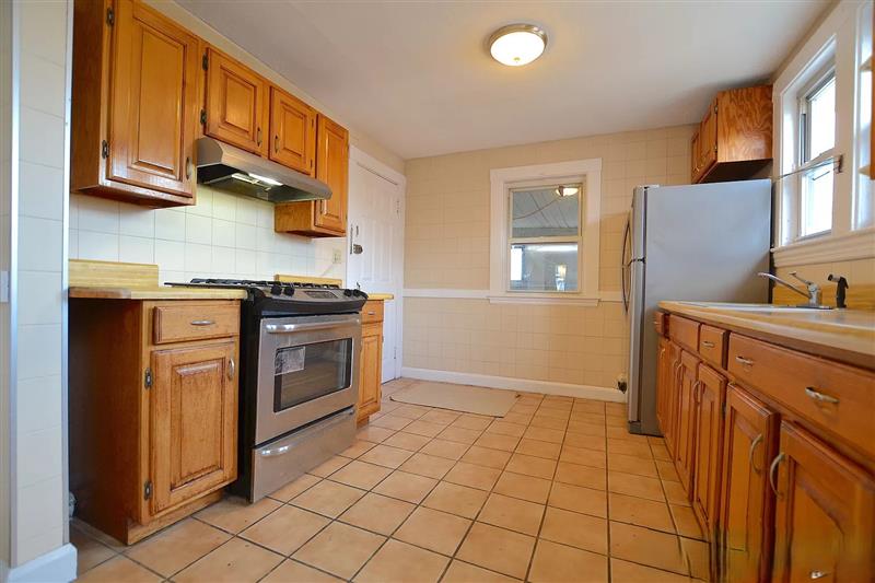 4 bed, 1 bath apartment for rent at 113 Lanark Rd Unit 1, Brighton