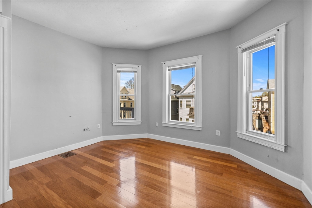 3 bed, 1 bath apartment for rent at 113 Lonsdale St Unit 2, Dorchester — photo 16 of 27
