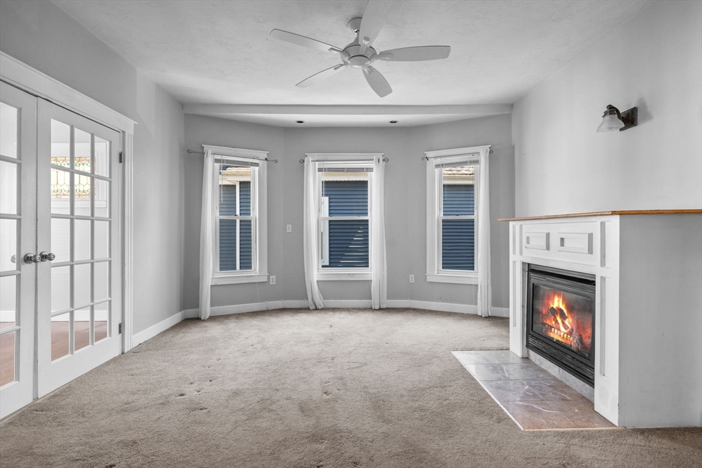 3 bed, 1 bath apartment for rent at 113 Lonsdale St Unit 2, Dorchester — photo 3 of 27