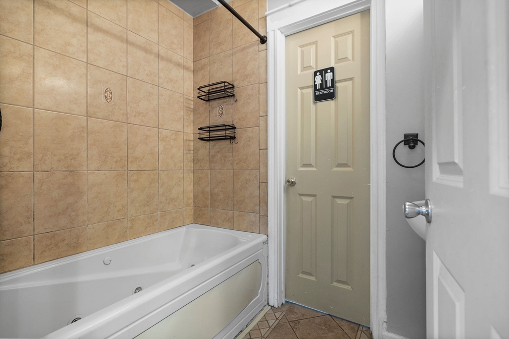 3 bed, 1 bath apartment for rent at 113 Lonsdale St Unit 2, Dorchester — photo 20 of 27