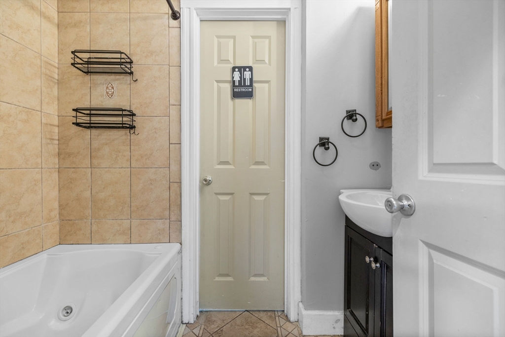 3 bed, 1 bath apartment for rent at 113 Lonsdale St Unit 2, Dorchester — photo 19 of 27