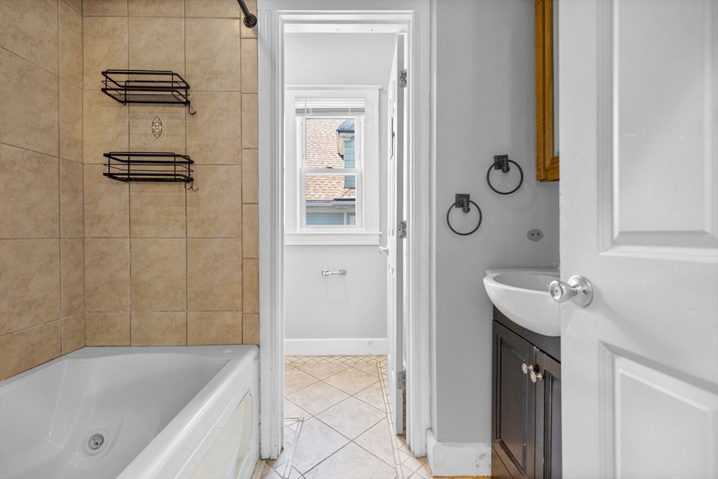 3 bed, 1 bath apartment for rent at 113 Lonsdale St Unit 2, Dorchester — photo 18 of 27