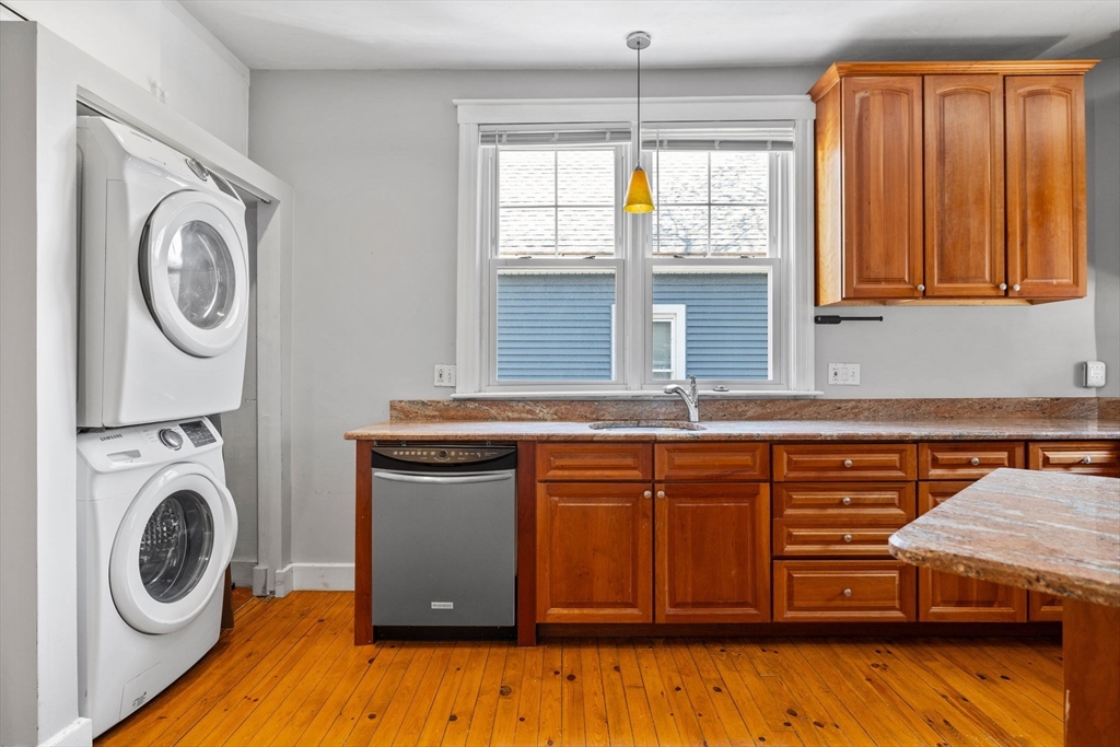 3 bed, 1 bath apartment for rent at 113 Lonsdale St Unit 2, Dorchester — photo 8 of 27