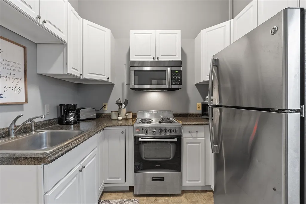 1 bed, 1 bath apartment for rent at 113 Main St Unit 3, Pepperell — photo 1 of 10
