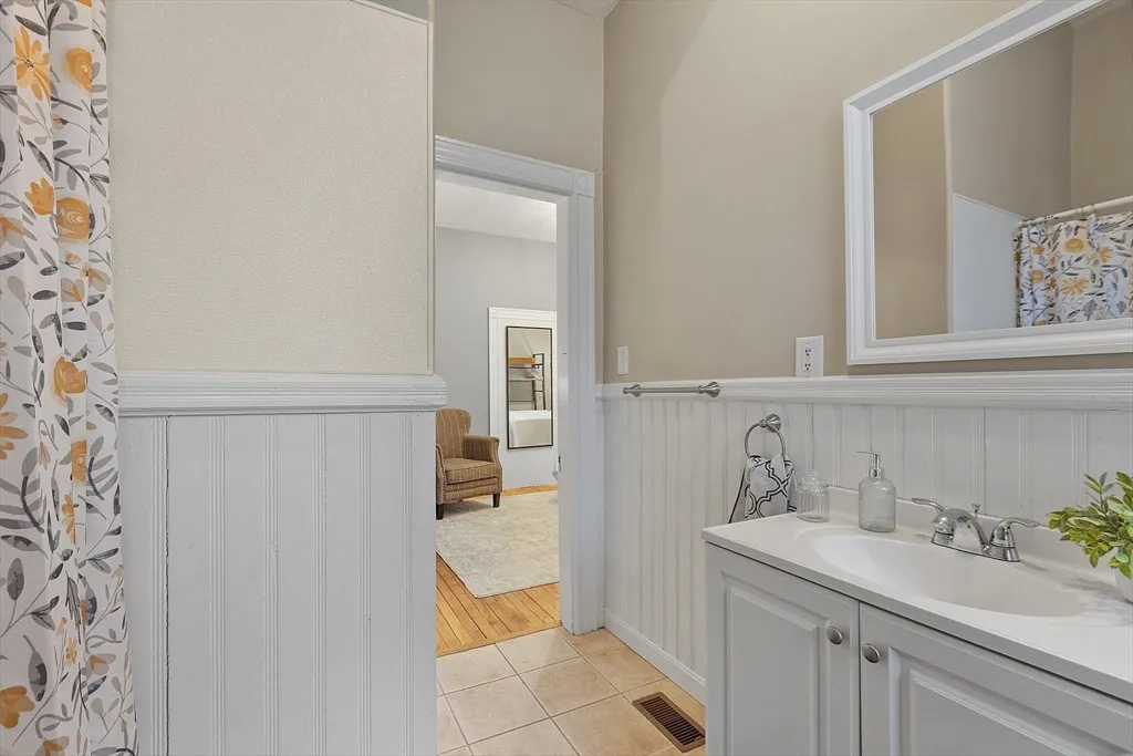 1 bed, 1 bath apartment for rent at 113 Main St Unit 3, Pepperell — photo 9 of 10