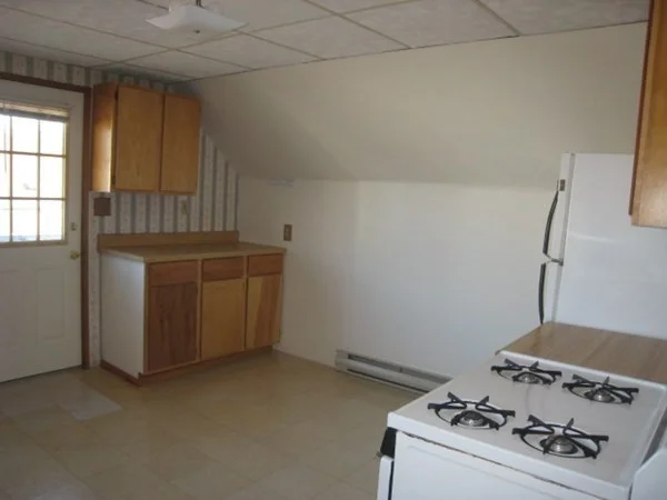 1 bed, 1 bath apartment for rent at 113 Pleasant St Unit 3, Gloucester — photo 4 of 8