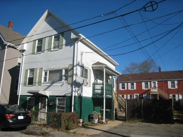 1 bed, 1 bath apartment for rent at 113 Pleasant St Unit 3, Gloucester — photo 1 of 8