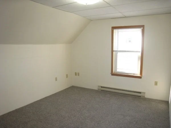 1 bed, 1 bath apartment for rent at 113 Pleasant St Unit 3, Gloucester — photo 6 of 8